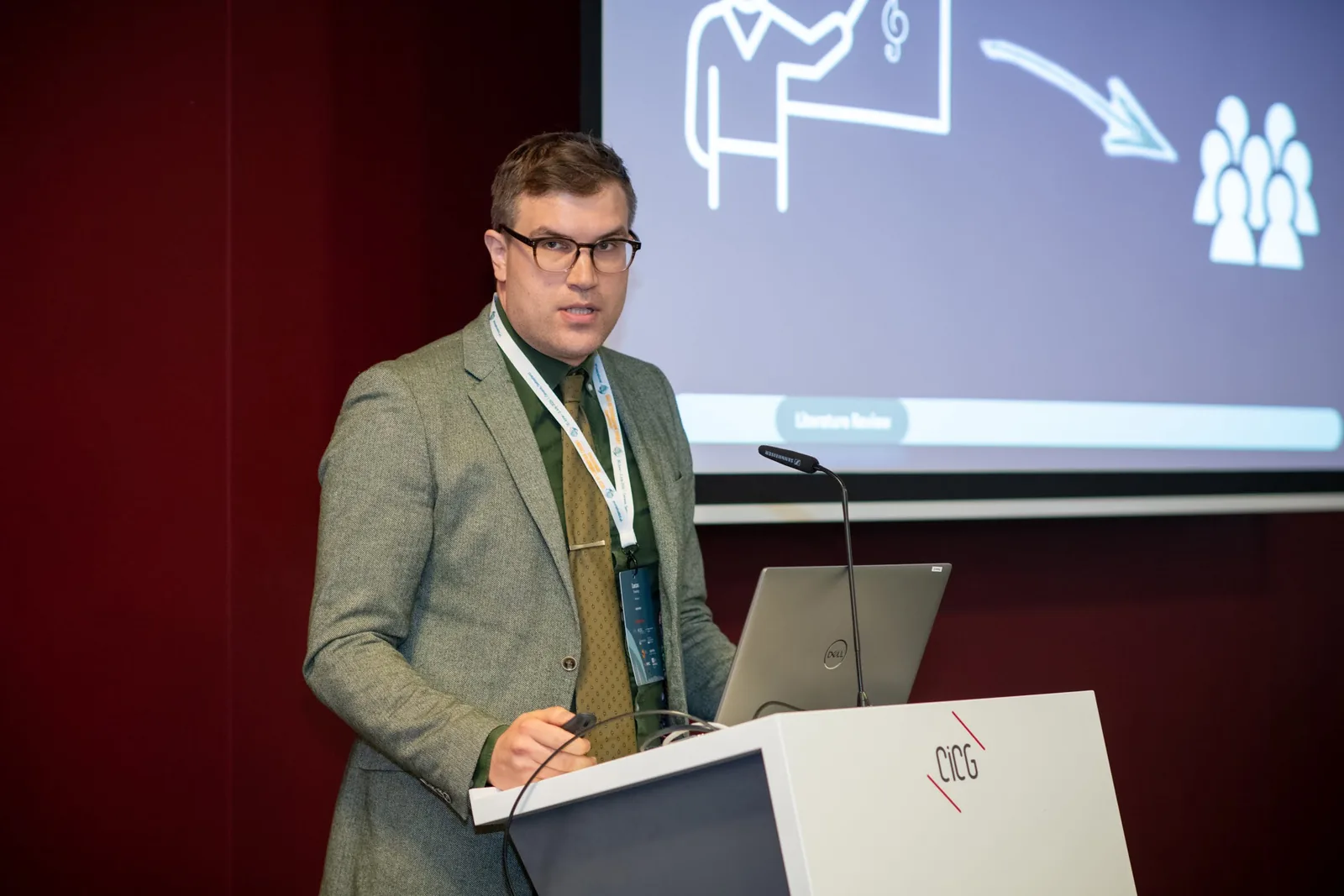 Lucas Temming bei einem wissenschaftlichen Vortrag