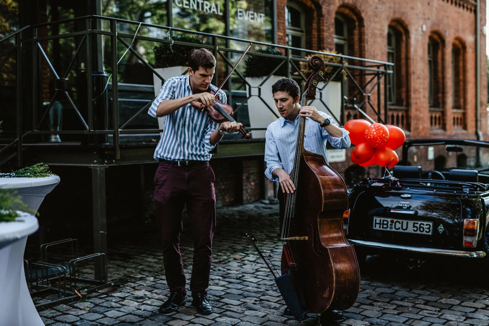 Lucas Temming and Jesse Bravermann with violin and double bass
