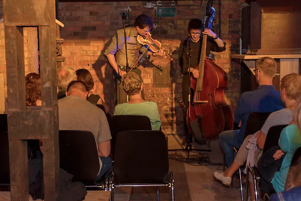 Lucas Temming and Jesse Bravermann with violin and double bass